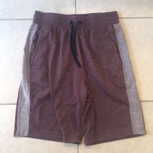 maroon sweat shorts